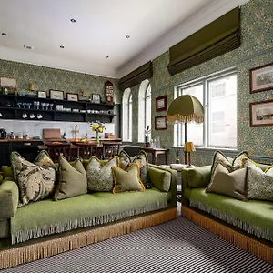 Old Town Luxury, By The Sea Apartment